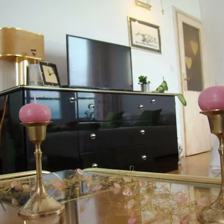 Teja Apartment *